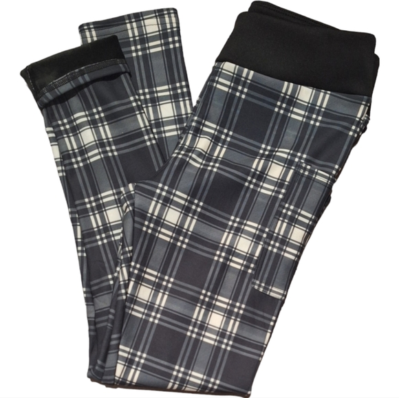 Black & White Plaid Fleece Lined Leggings with side pockets - Picture 2 of 2
